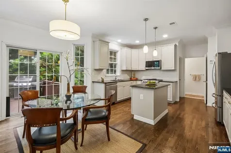 2 Winding Ridge Oakland NJ 07436