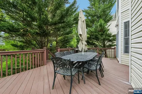 2 Winding Ridge Oakland NJ 07436