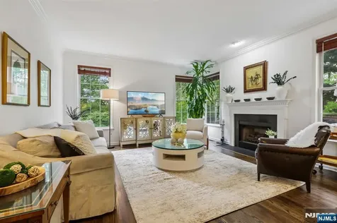 2 Winding Ridge Oakland NJ 07436