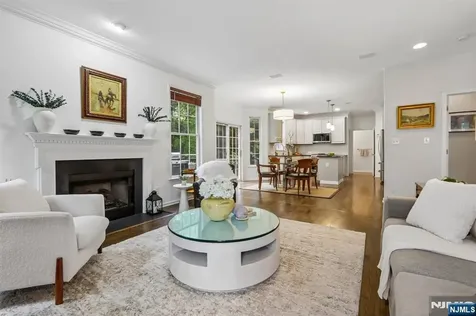 2 Winding Ridge Oakland NJ 07436
