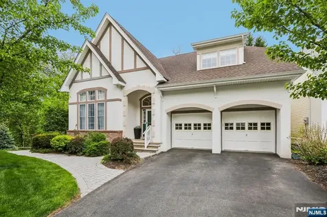 2 Winding Ridge Oakland NJ 07436