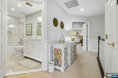 2 Winding Ridge Oakland NJ 07436