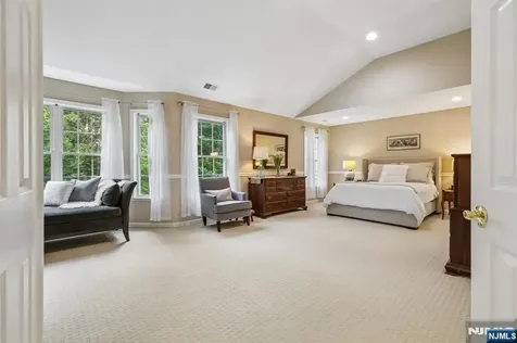 2 Winding Ridge Oakland NJ 07436