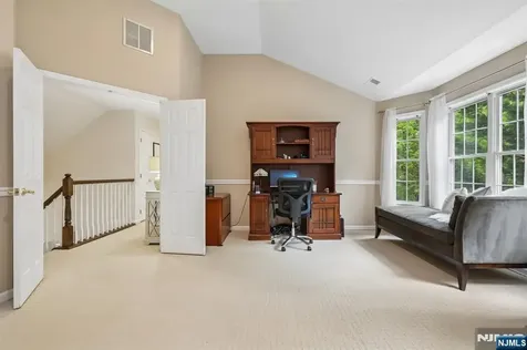 2 Winding Ridge Oakland NJ 07436
