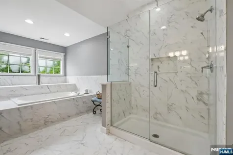 2 Winding Ridge Oakland NJ 07436