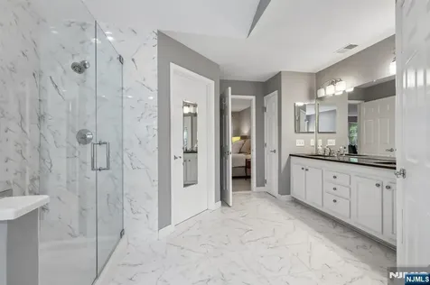 2 Winding Ridge Oakland NJ 07436