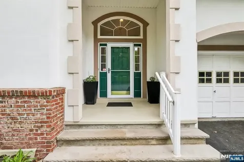 2 Winding Ridge Oakland NJ 07436