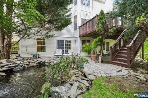 2 Winding Ridge Oakland NJ 07436