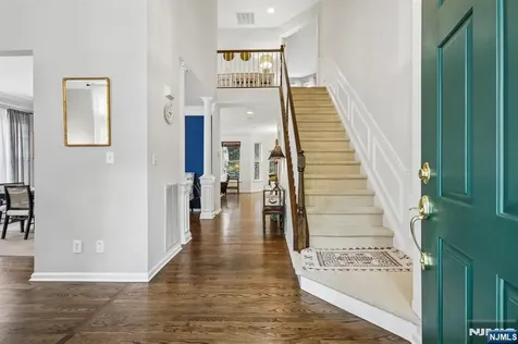 2 Winding Ridge Oakland NJ 07436