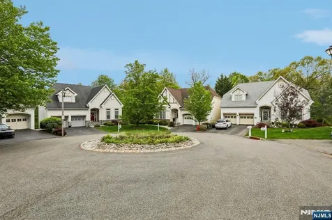 2 Winding Ridge Oakland NJ 07436