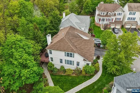 2 Winding Ridge Oakland NJ 07436