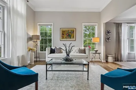 2 Winding Ridge Oakland NJ 07436