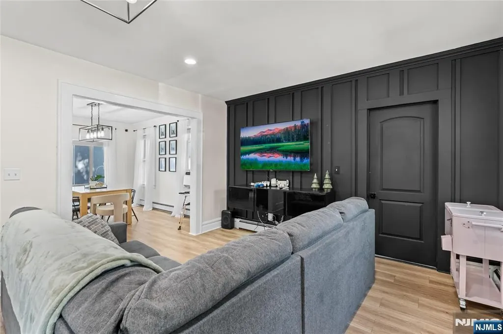 44 Richelieu Place Newark NJ 07106