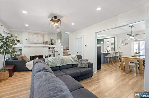 44 Richelieu Place Newark NJ 07106