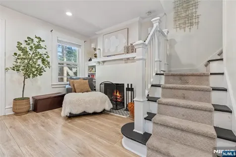 44 Richelieu Place Newark NJ 07106