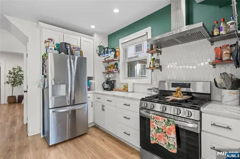 44 Richelieu Place Newark NJ 07106