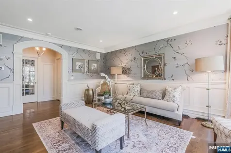 390 Lavelle Court Wyckoff NJ 07481