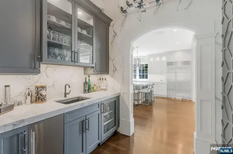 390 Lavelle Court Wyckoff NJ 07481