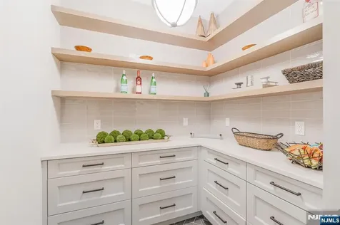 390 Lavelle Court Wyckoff NJ 07481