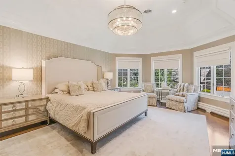 390 Lavelle Court Wyckoff NJ 07481