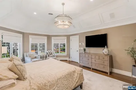 390 Lavelle Court Wyckoff NJ 07481