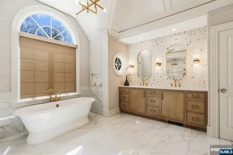 390 Lavelle Court Wyckoff NJ 07481