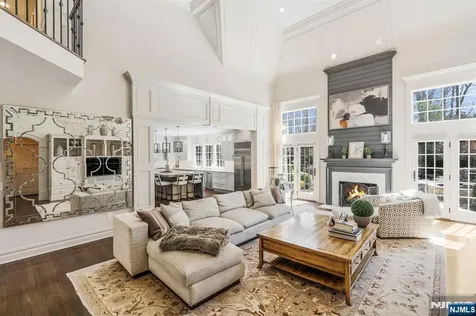 390 Lavelle Court Wyckoff NJ 07481
