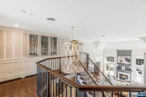 390 Lavelle Court Wyckoff NJ 07481