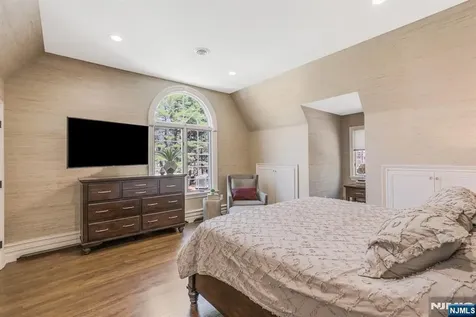 390 Lavelle Court Wyckoff NJ 07481