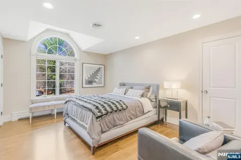 390 Lavelle Court Wyckoff NJ 07481