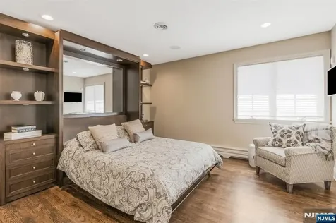 390 Lavelle Court Wyckoff NJ 07481