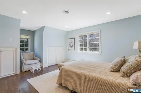 390 Lavelle Court Wyckoff NJ 07481