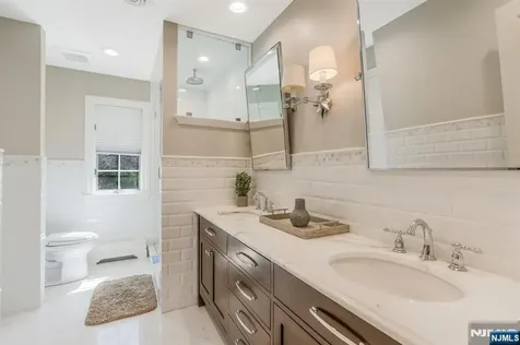 390 Lavelle Court Wyckoff NJ 07481