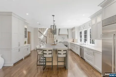390 Lavelle Court Wyckoff NJ 07481