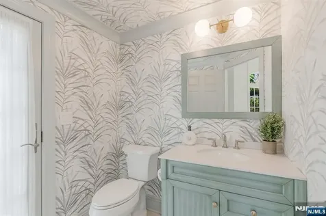 390 Lavelle Court Wyckoff NJ 07481