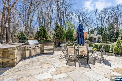 390 Lavelle Court Wyckoff NJ 07481