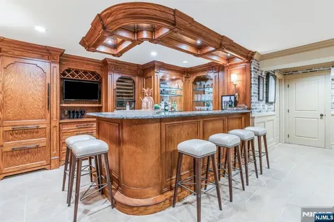 390 Lavelle Court Wyckoff NJ 07481
