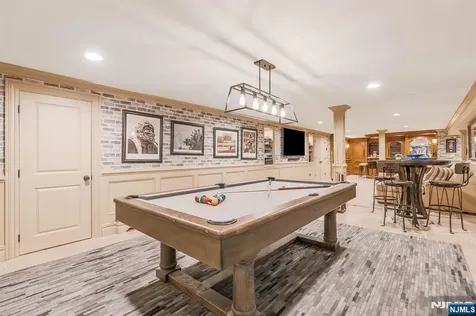 390 Lavelle Court Wyckoff NJ 07481