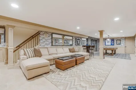 390 Lavelle Court Wyckoff NJ 07481