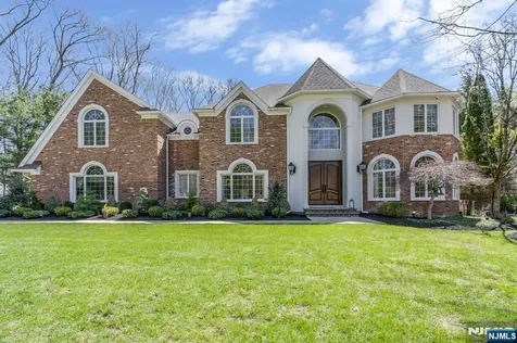 390 Lavelle Court Wyckoff NJ 07481