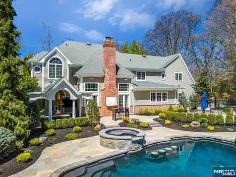 390 Lavelle Court Wyckoff NJ 07481