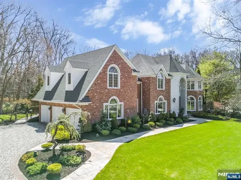 390 Lavelle Court Wyckoff NJ 07481