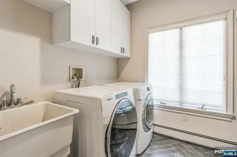 390 Lavelle Court Wyckoff NJ 07481