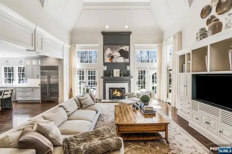 390 Lavelle Court Wyckoff NJ 07481