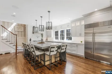 390 Lavelle Court Wyckoff NJ 07481
