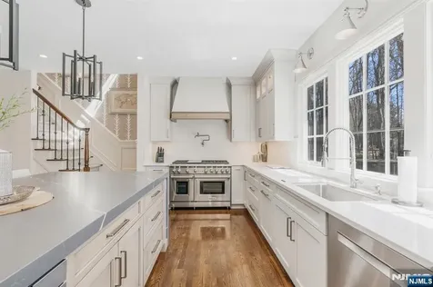 390 Lavelle Court Wyckoff NJ 07481