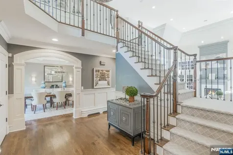 390 Lavelle Court Wyckoff NJ 07481