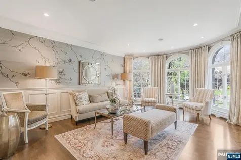 390 Lavelle Court Wyckoff NJ 07481