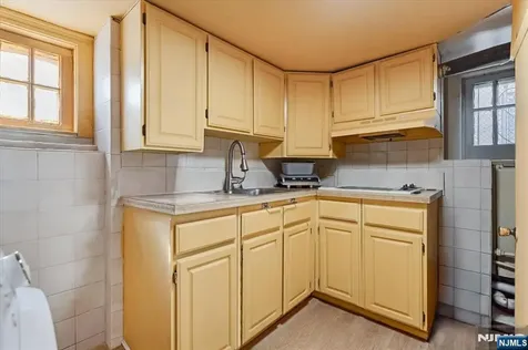 652 1st Avenue Elizabeth NJ 07206