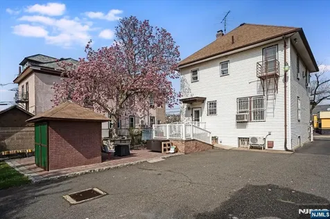652 1st Avenue Elizabeth NJ 07206